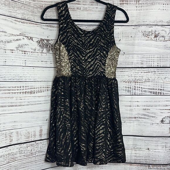 Revolve Hunt no more Dress Womens beaded Disco sequined fit and flare lace mini - Picture 3 of 12